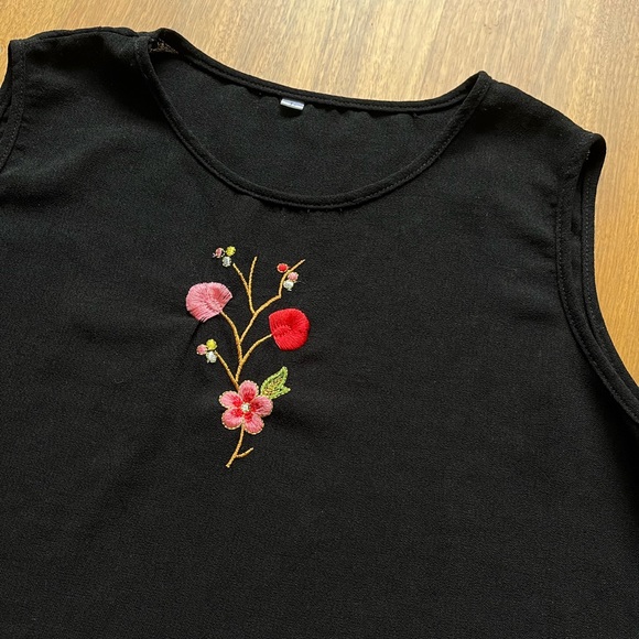 Black embroidered top - Picture 3 of 3